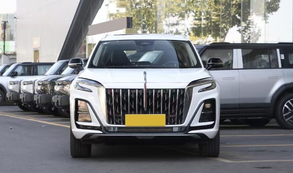 Версия 2024 115 км Red Flag / Red Flag HS3 PHEV / компактный внедорожник